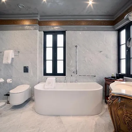 Bey House Royal