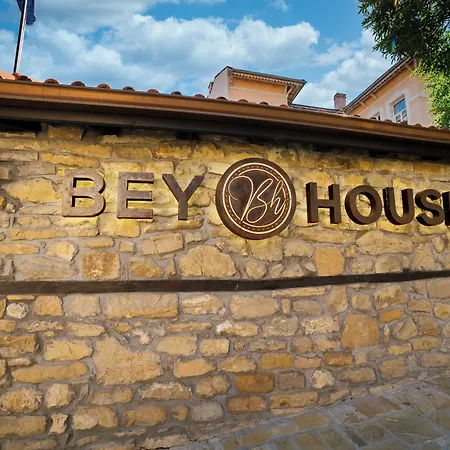 Bey House Royal